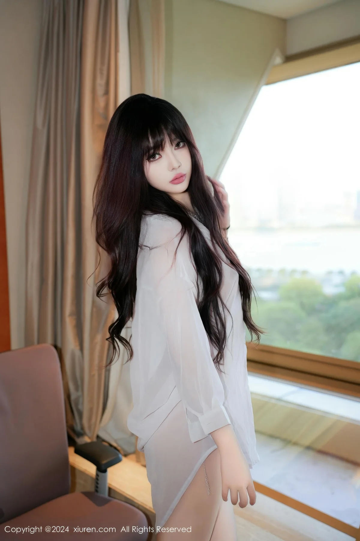 XiuRen 秀人 No.9002 酒精阿姨 白色T恤性感写真3 - 2