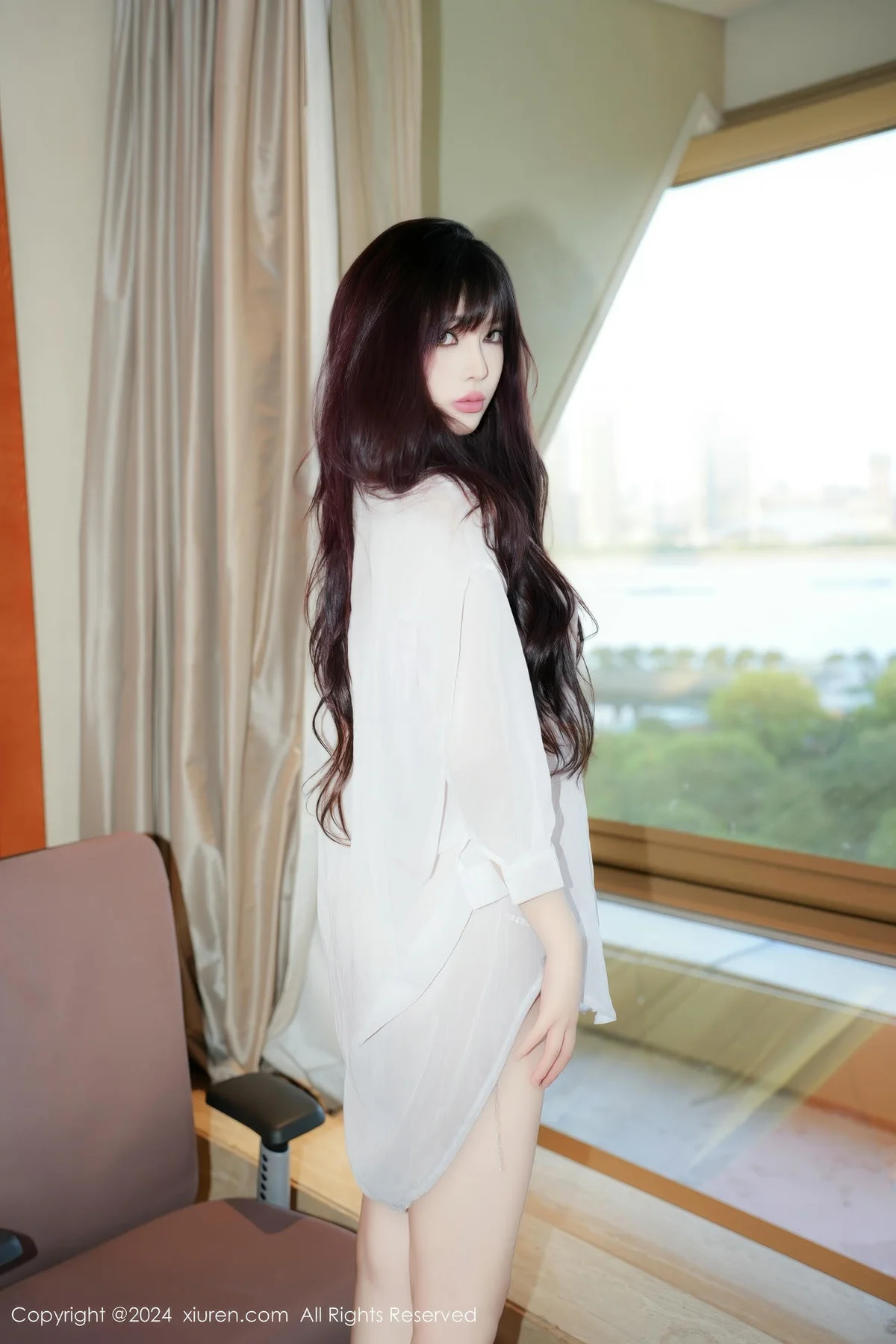 XiuRen 秀人 No.9002 酒精阿姨 白色T恤性感写真3 - 7