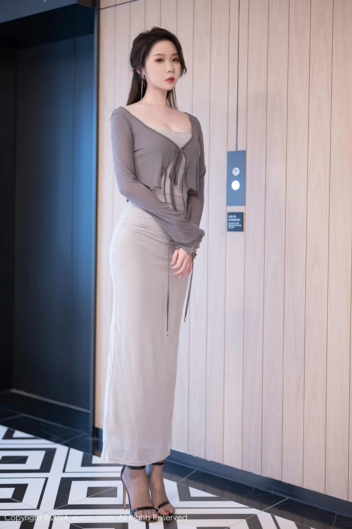 XiuRen 秀人 No.9007 梦心玥 灰色吊带搭性感写真1 - 1