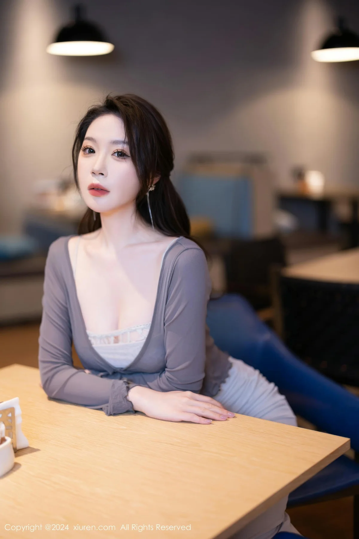 XiuRen 秀人 No.9007 梦心玥 灰色吊带搭性感写真1 - 4