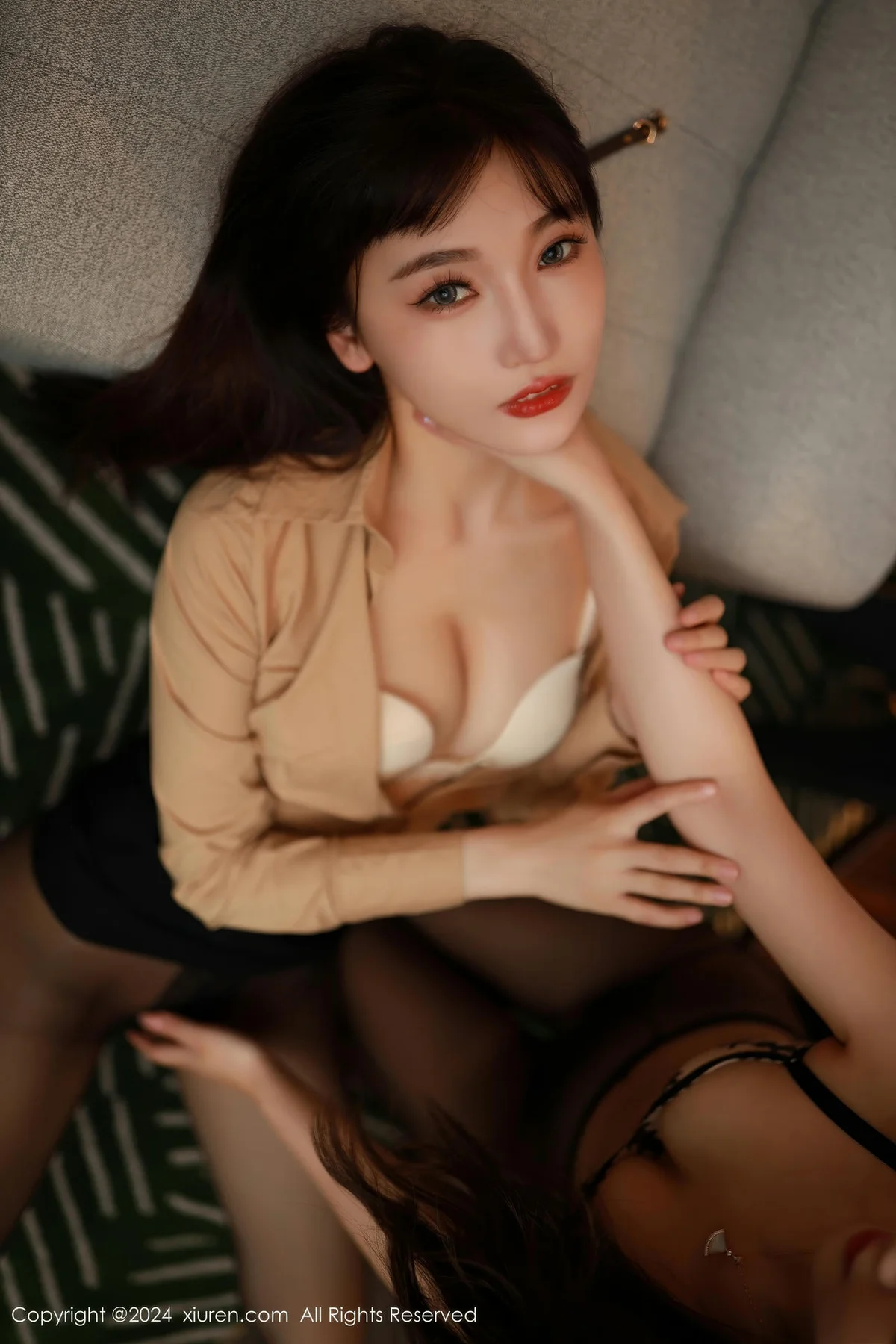 XiuRen 秀人 No.9088 陆萱萱 黑丝OL写真1 - 4