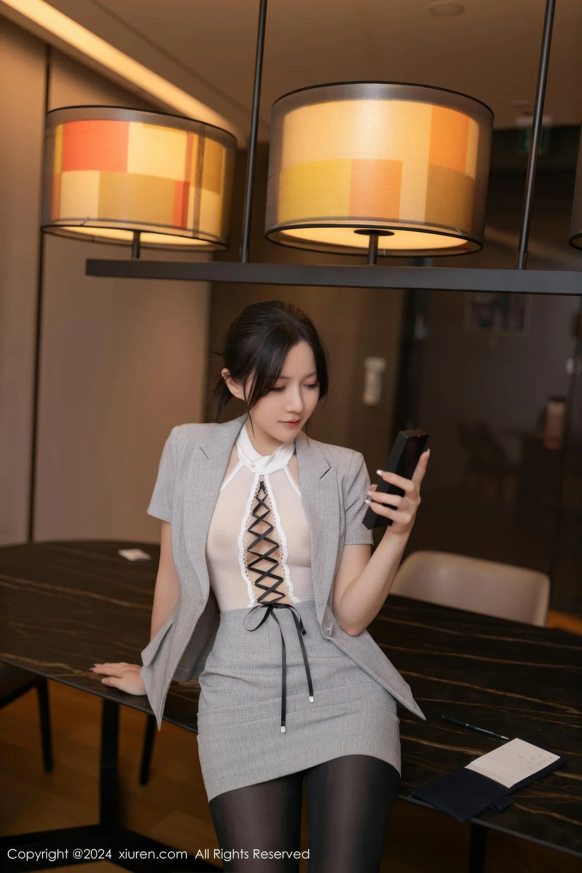 XiuRen 秀人 No.9189 鱼子酱Fish 灰色OL服饰韩国旅拍写真 - 7