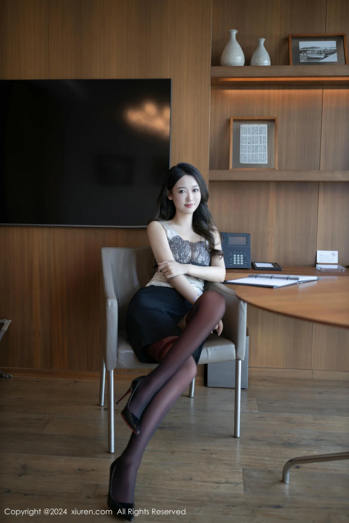 XiuRen 秀人 No.9231 唐安琪 红色丝袜黑色短裙 - 7