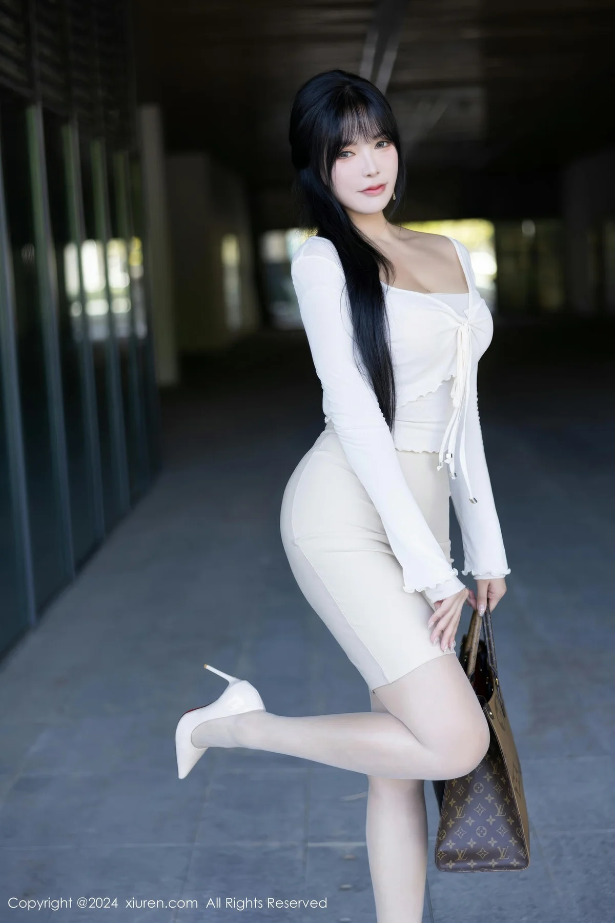 XiuRen 秀人 No.9320 娜比 美腿街拍写真 - 6