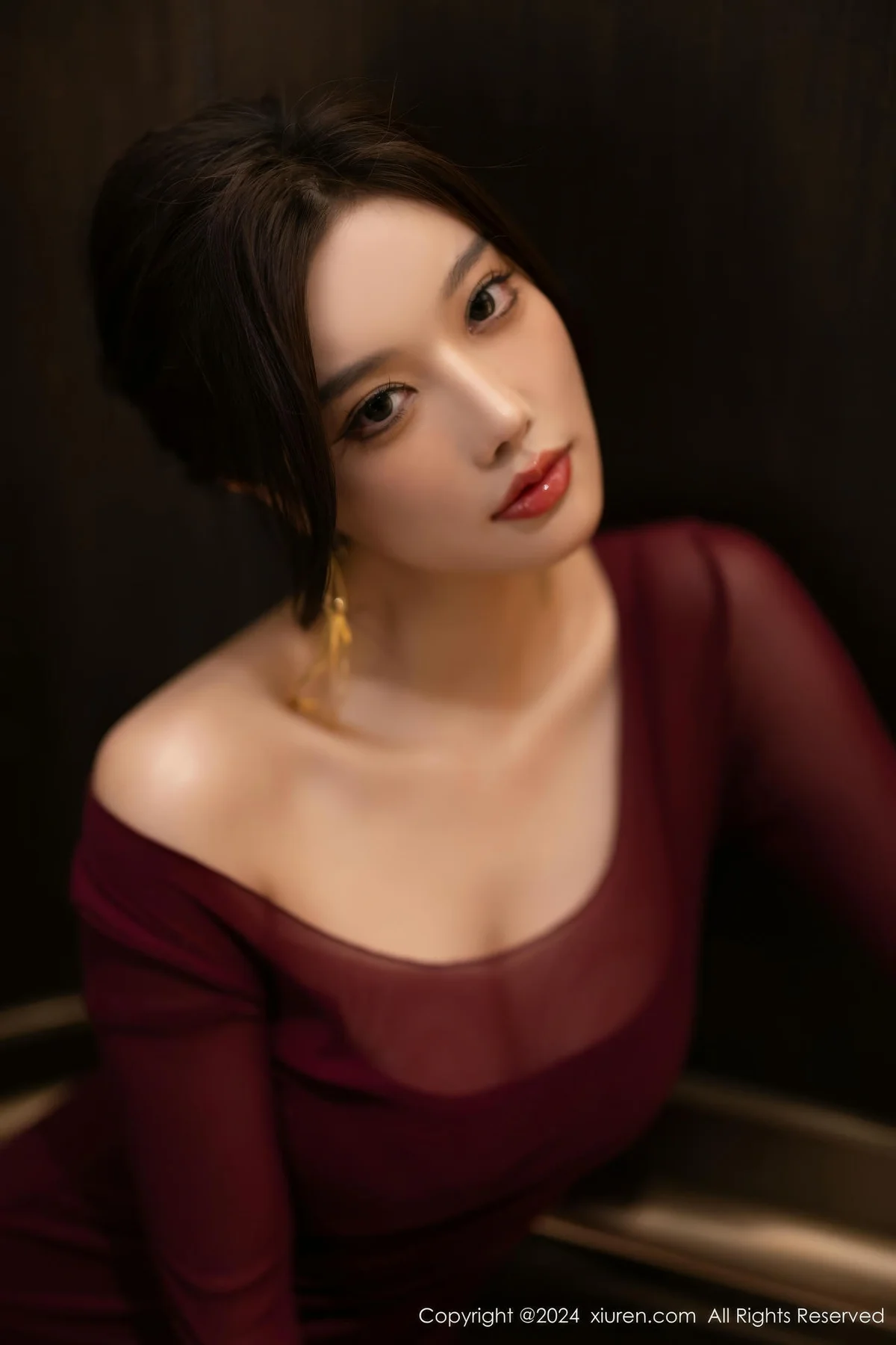 XiuRen 秀人 No.9348 杨晨晨Yome 香肩酒红美裙 - 2