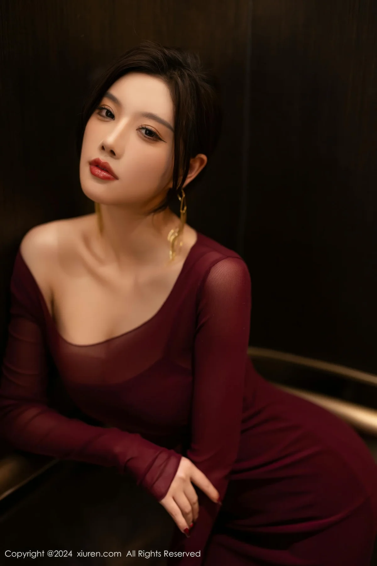 XiuRen 秀人 No.9348 杨晨晨Yome 香肩酒红美裙 - 6