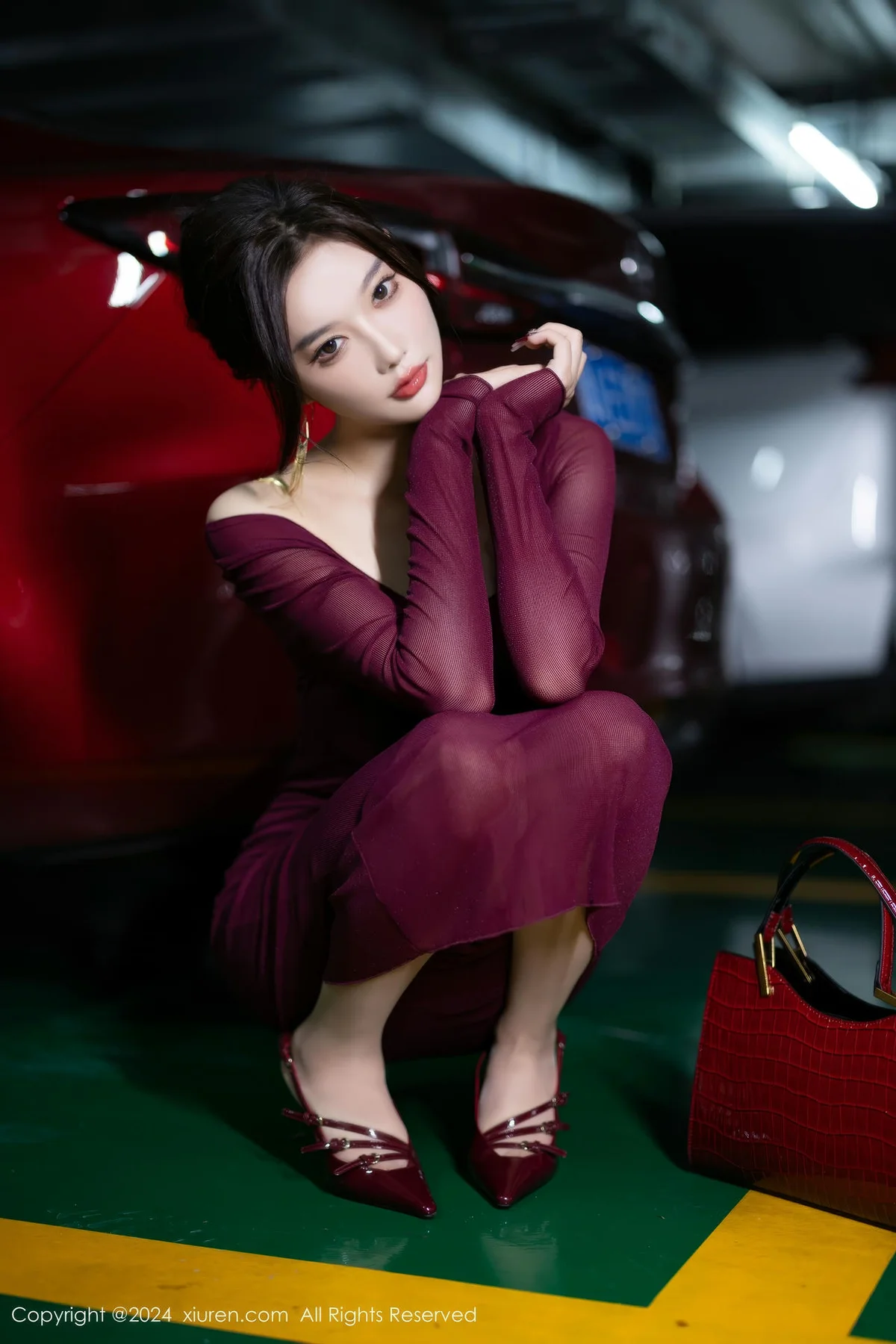 XiuRen 秀人 No.9348 杨晨晨Yome 香肩酒红美裙 - 8