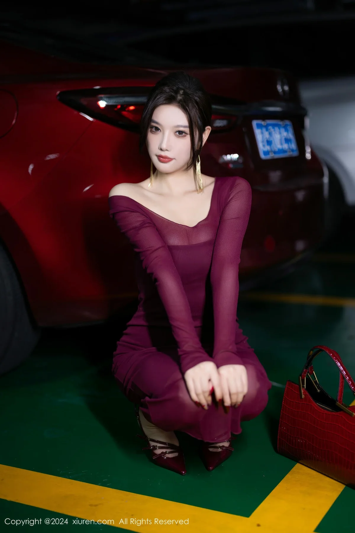 XiuRen 秀人 No.9348 杨晨晨Yome 香肩酒红美裙 - 9