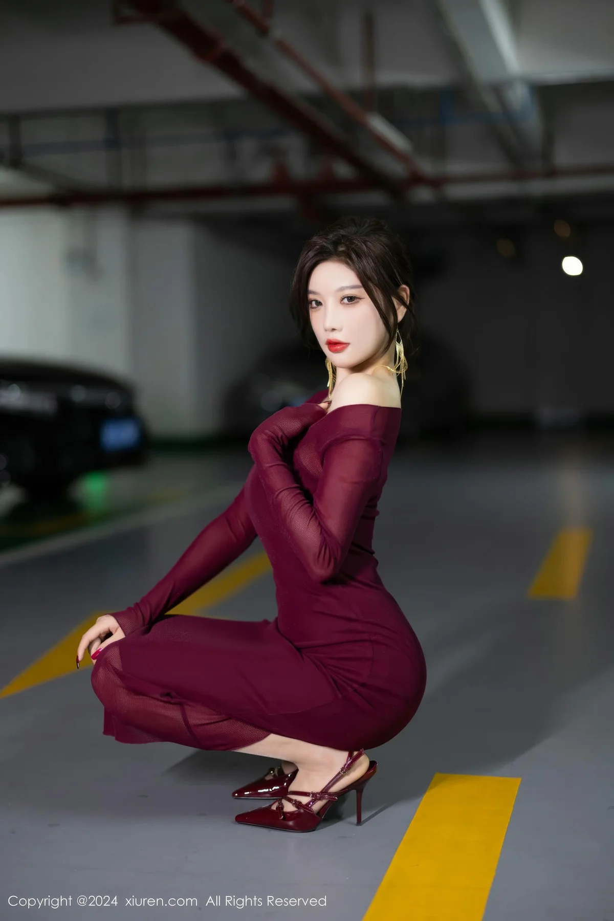 XiuRen 秀人 No.9348 杨晨晨Yome 香肩酒红美裙 - 7