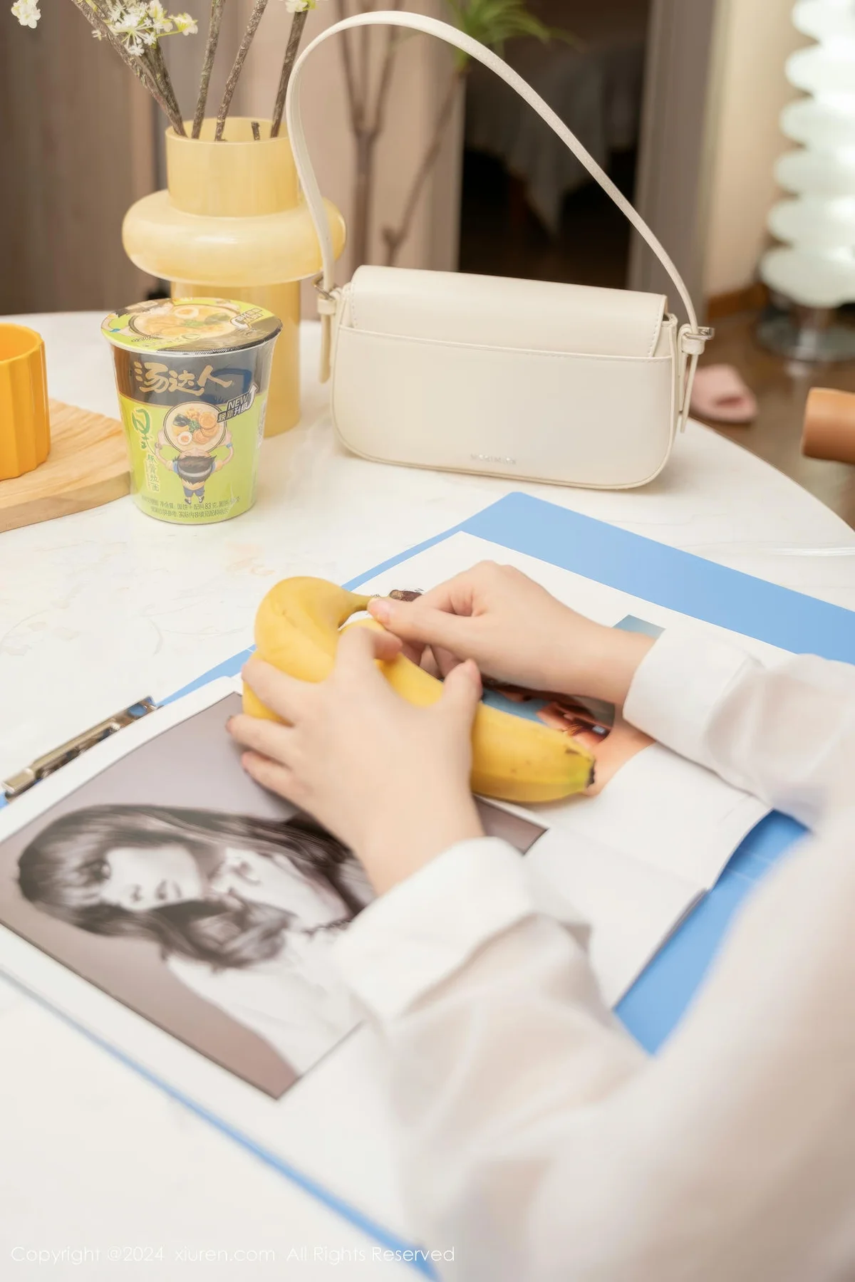 XiuRen 秀人 No.9358 拍黄瓜girl短裙ol制服 - 8