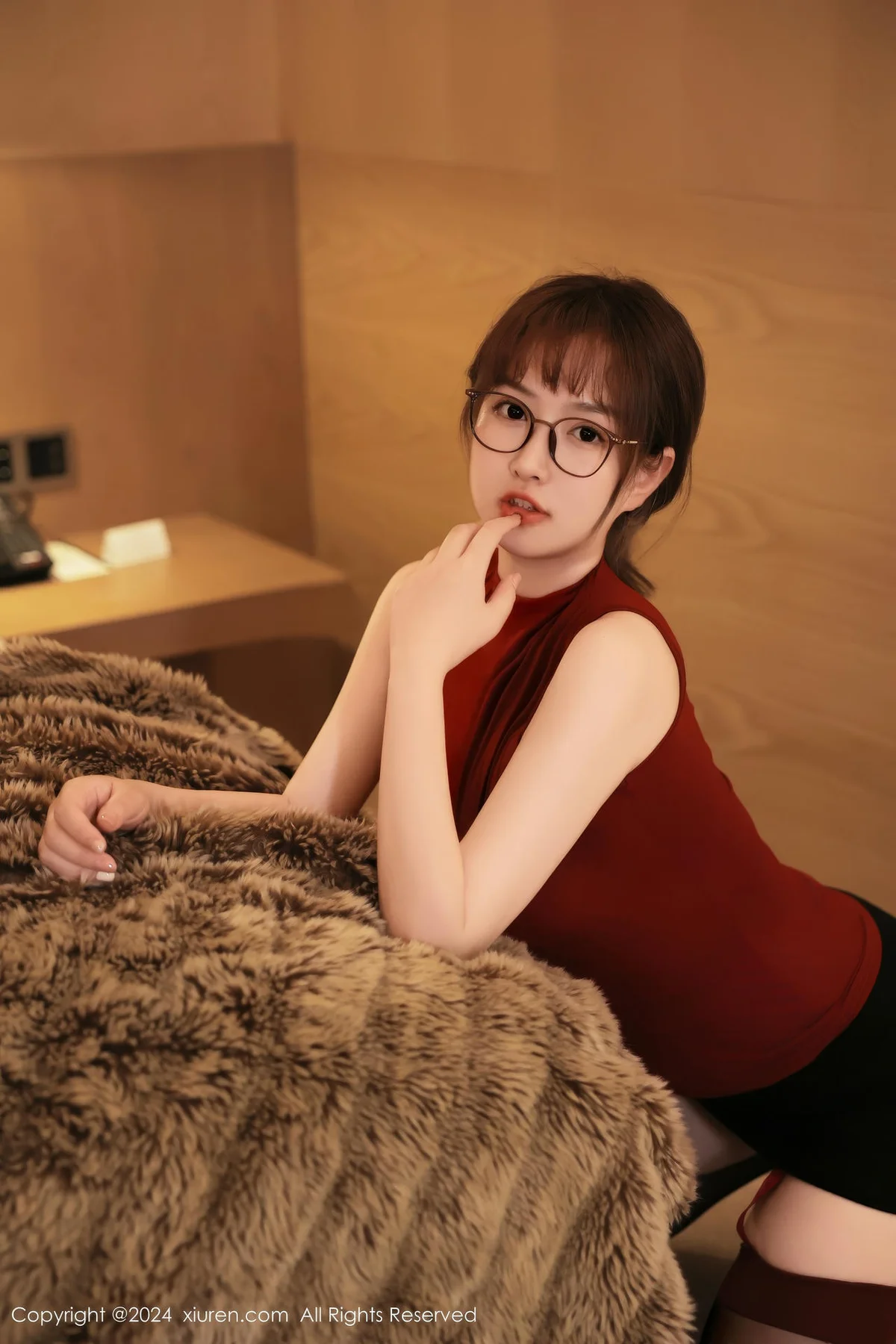 XiuRen 秀人 No.9366 养乐多Doll 眼镜短裙少女 - 9