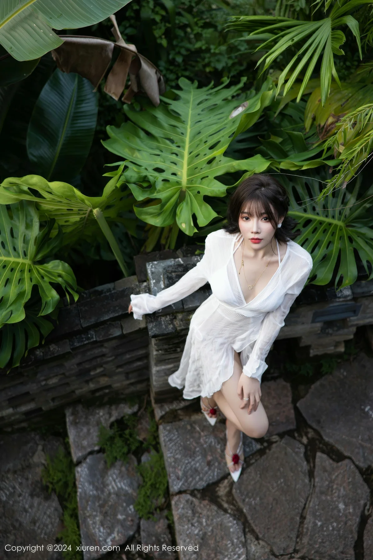 XiuRen 秀人 No.9375 徐莉芝Booty 旅拍白色比基尼 - 2