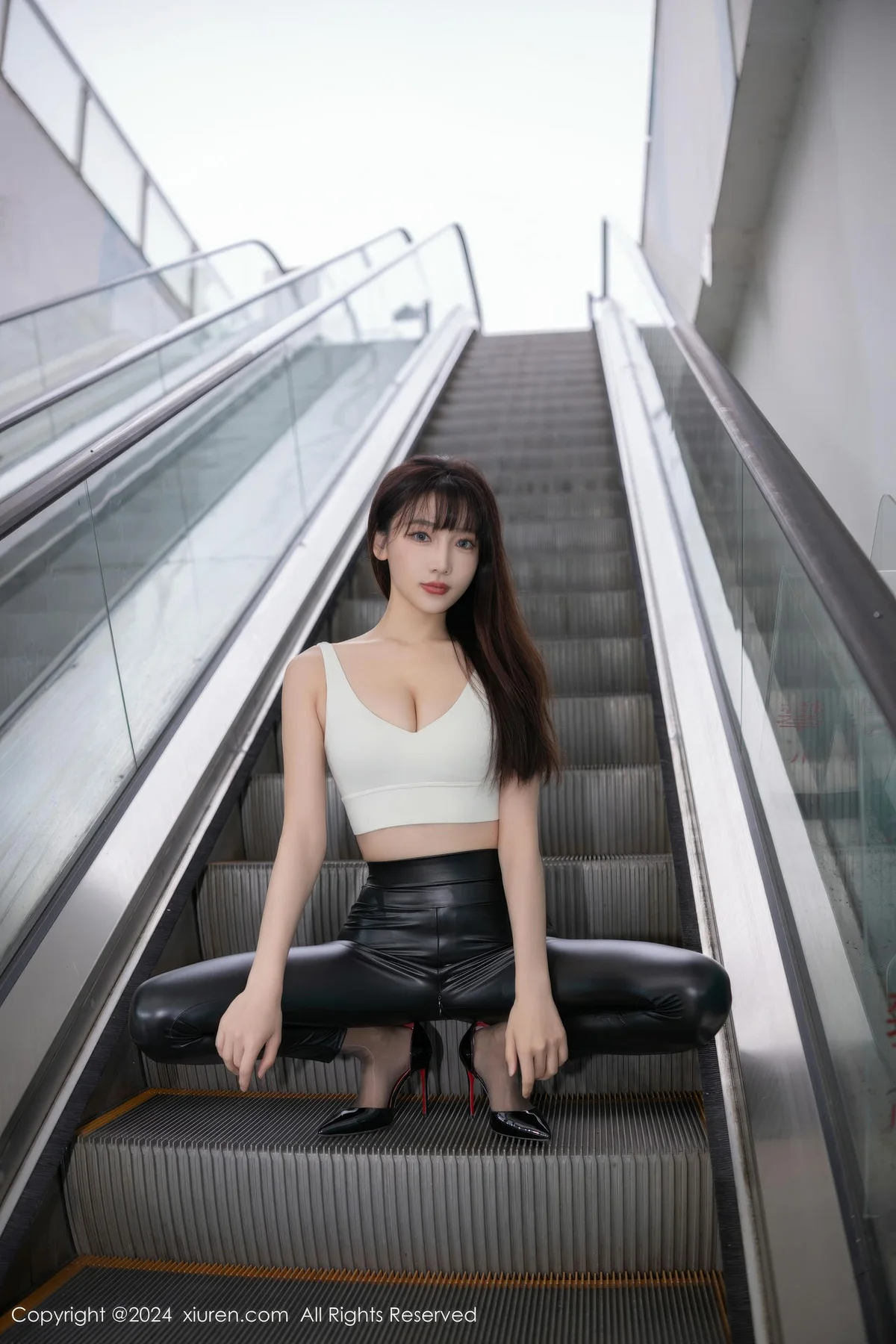 XiuRen 秀人 No.9377 陆萱萱皮裤捆绑诱惑写真 - 2