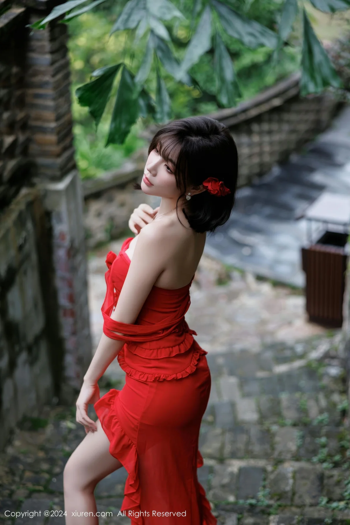 XiuRen 秀人 No.9449 徐莉芝Booty 红裙香肩美照 - 5