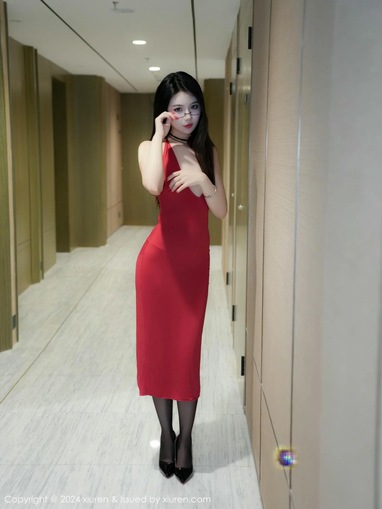 XiuRen 秀人 No.9451 Lucky 红裙黑丝翘臀 - 10
