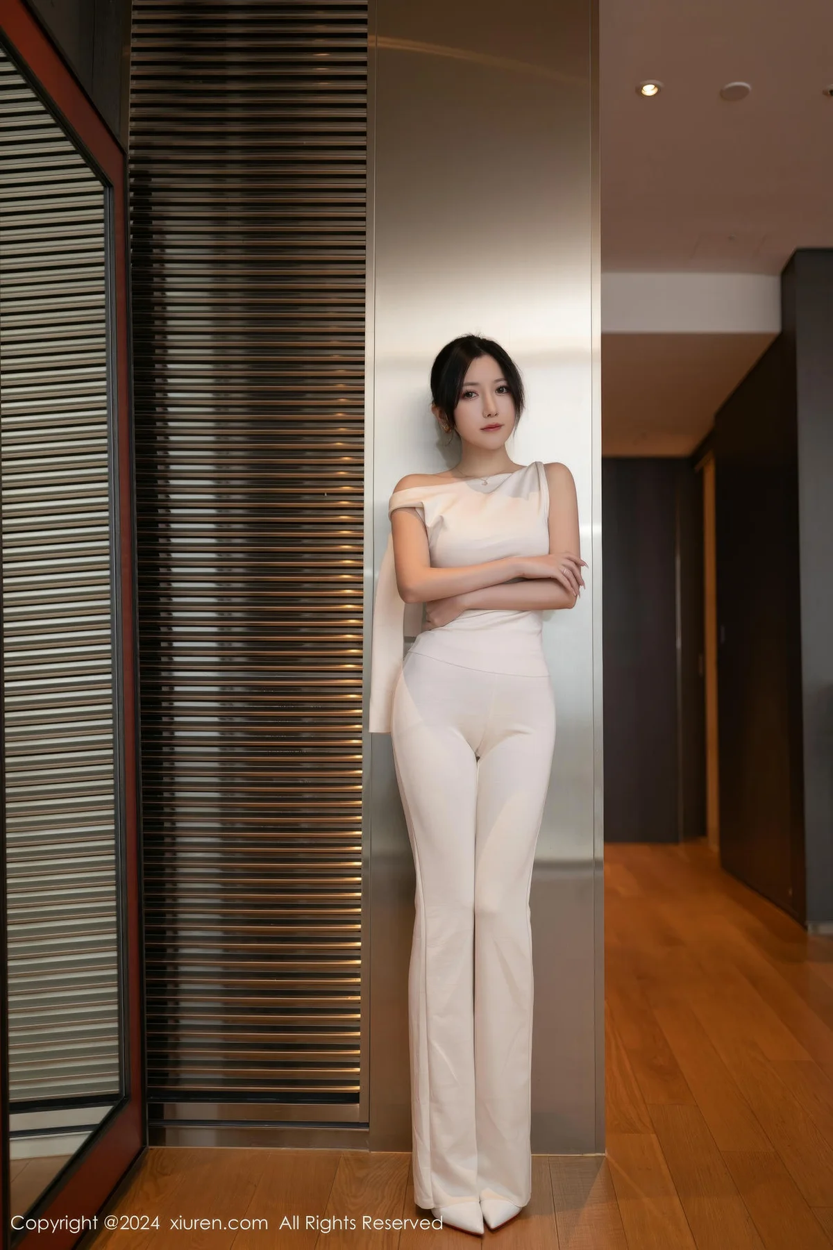 XiuRen 秀人 No.9457 鱼子酱Fish 肉色丝袜 - 1