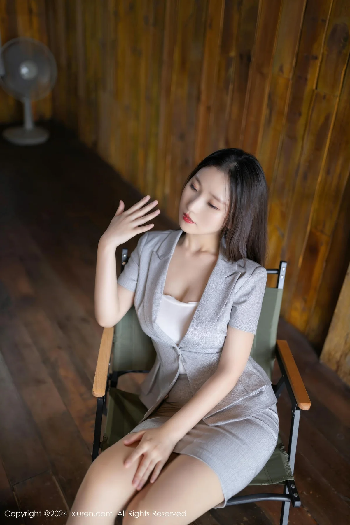 XiuRen 秀人 No.9474 杏子Yada 制服ol短裙 - 1