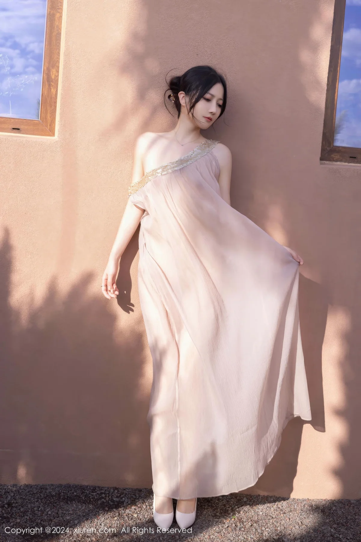 XiuRen 秀人 No.9492 鱼子酱Fish 透视纱裙香肩美女 - 1