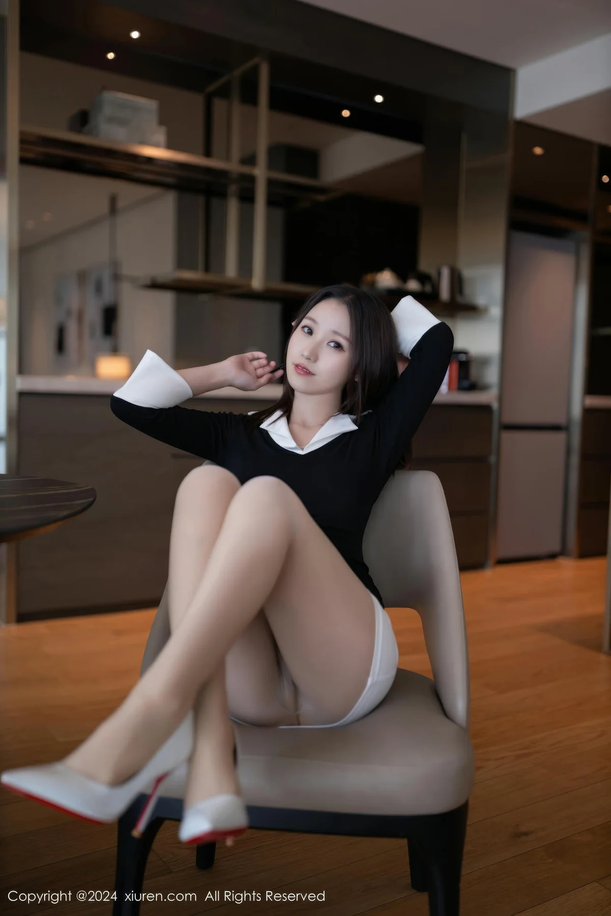 XiuRen 秀人 No.9587 杏子Yada 餐厅肉色连体丝袜 - 10