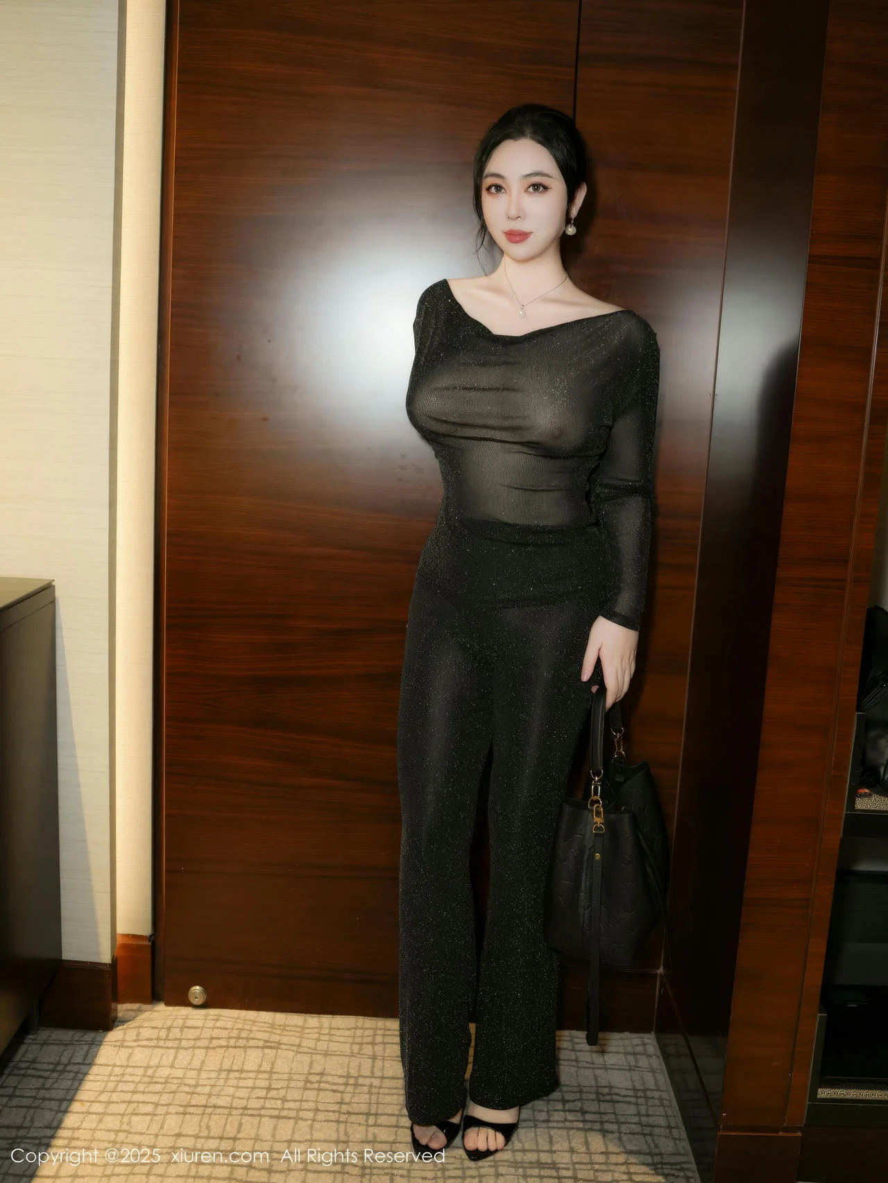 XiuRen 秀人 No.9725 风景尤美 熟女爆乳诱惑 - 8