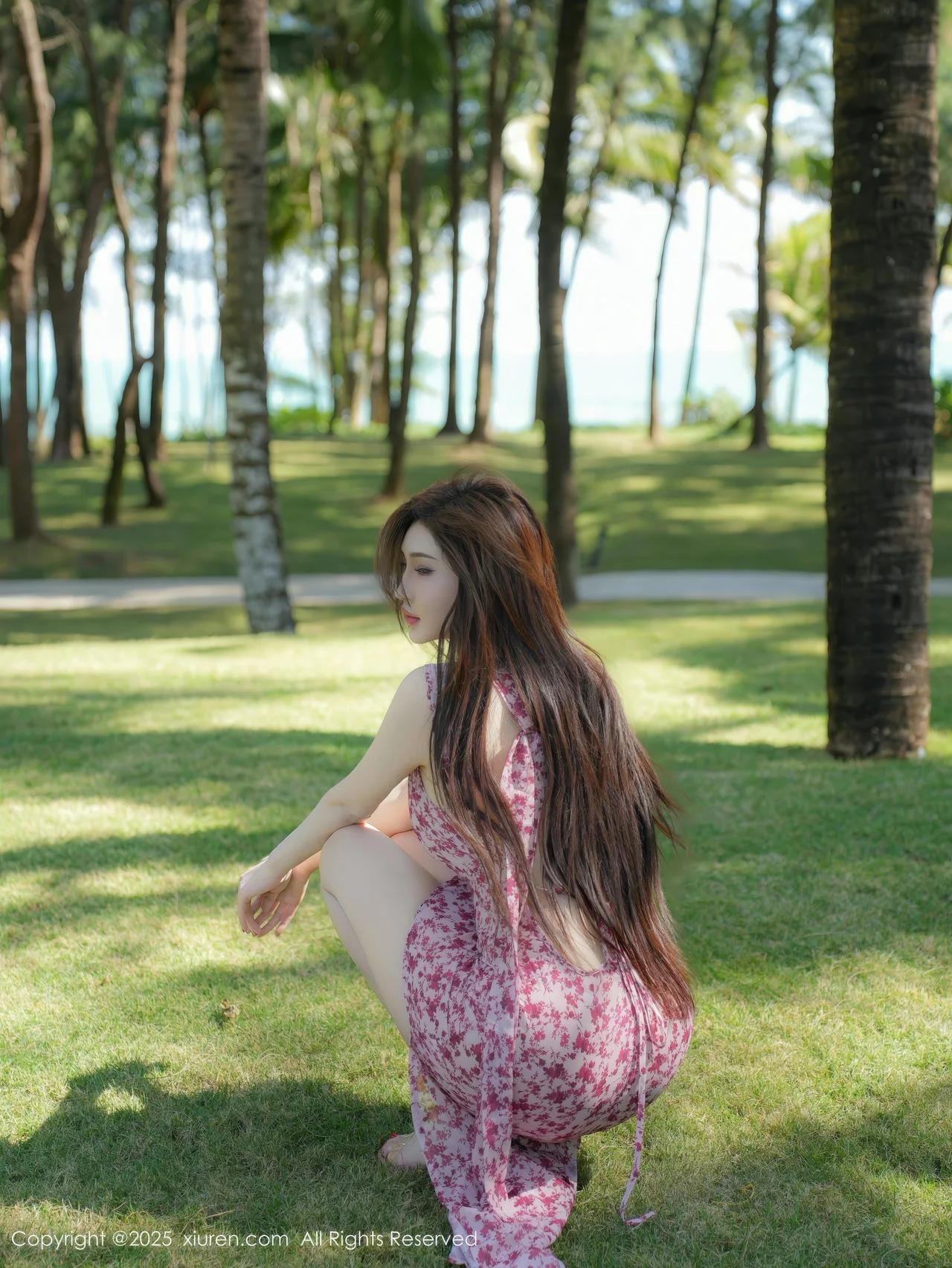XiuRen 秀人 No.9736 Caro周妍希 户外美裙写真 - 3