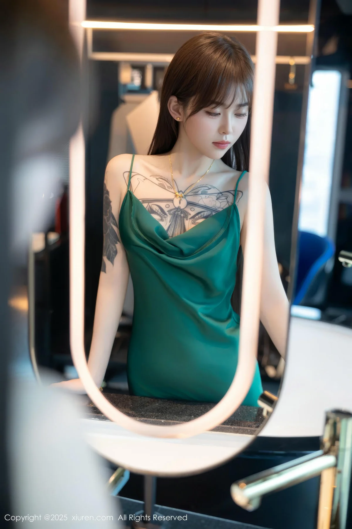 XiuRen 秀人 No.9803 奶瓶长腿礼裙气质美女 - 1