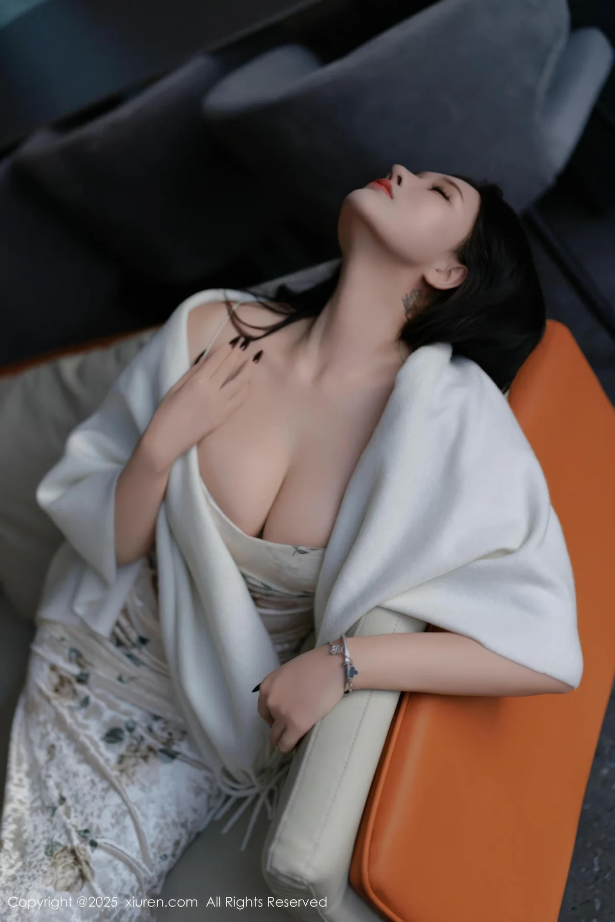 XiuRen 秀人 No.9899 娜比 玉体香肩美女私房 - 9