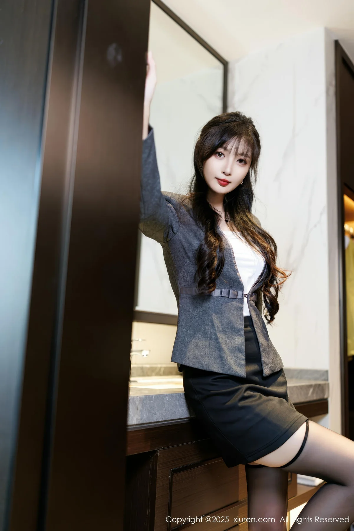 XiuRen 秀人 No.9957 樱桃小阑子 紫色蕾丝内衣吊袜 - 2