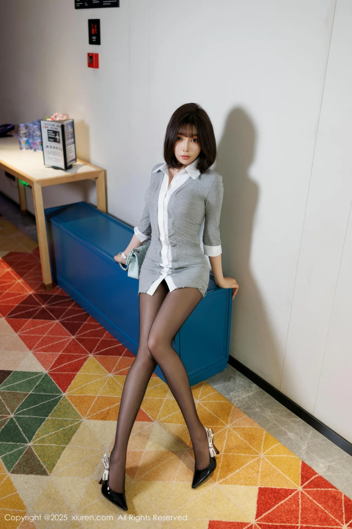 XiuRen 秀人 No.9978 徐莉芝Booty 短裙黑丝美腿 - 2