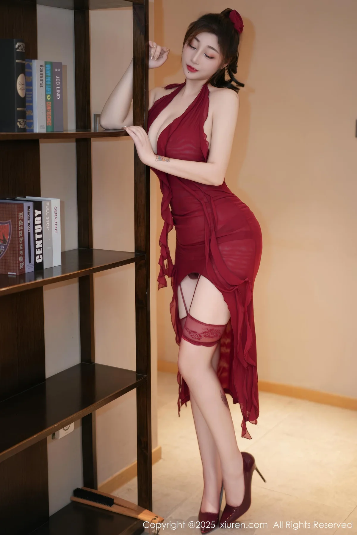 XiuRen 秀人 No.9982 妲己Toxic 美臀吊袜爆乳玉背 - 4