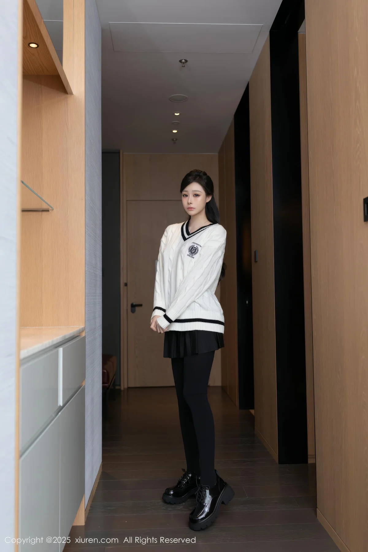 XiuRen 秀人 No.9986 小逗逗 玉体香肩爆乳套图 - 1