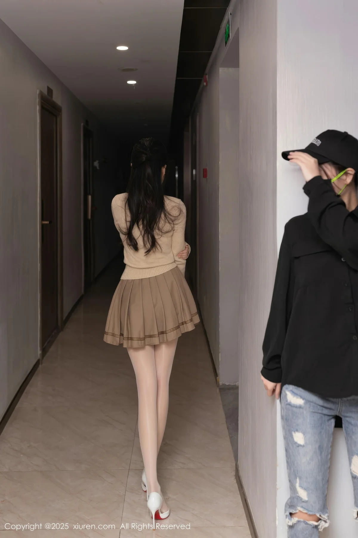 XiuRen 秀人 No.9988 鱼子酱Fish 美腿格子裙 - 2