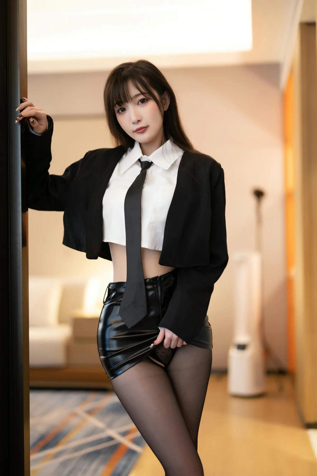 XiuRen 秀人 No.N004 林星阑皮裙爆乳诱惑 - 4