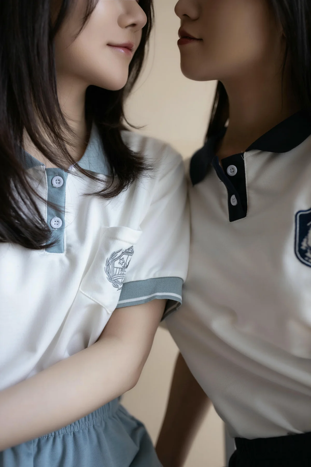 XiuRen 秀人 No.N010 杏子和鱼子酱Fish双人校服诱惑 - 7