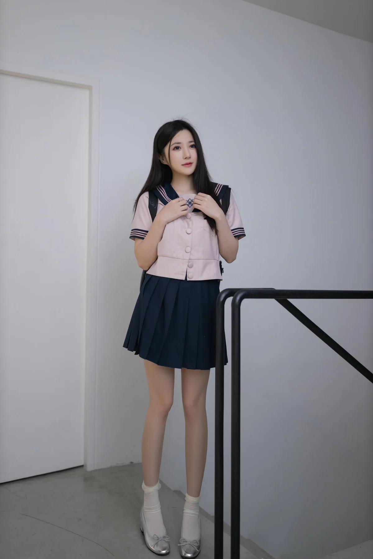 XiuRen 秀人 No.N013 鱼子酱Fish校园jk制服 - 1