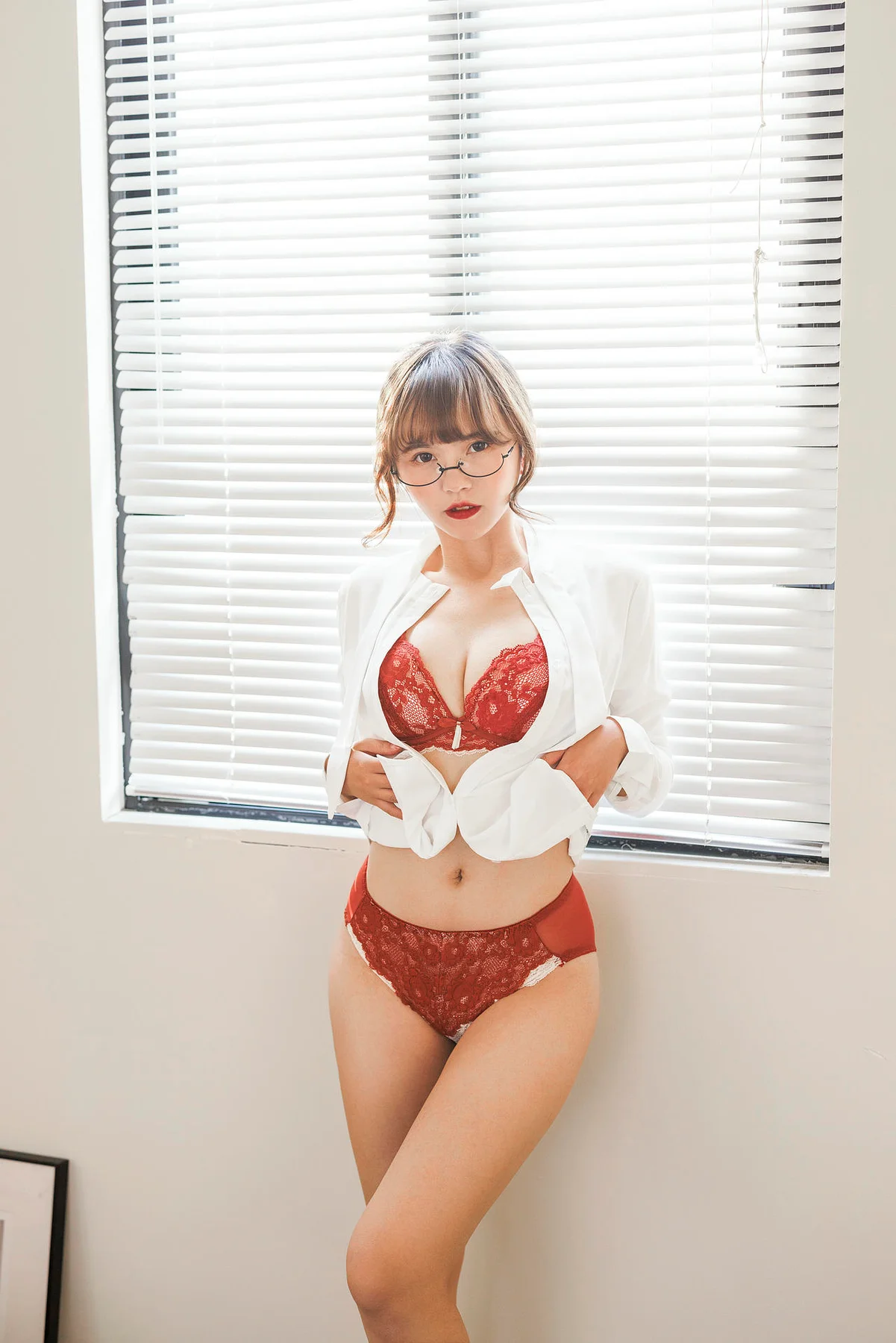 XiuRen 秀人 No.N016 张思允红色蕾丝眼镜美女 - 2