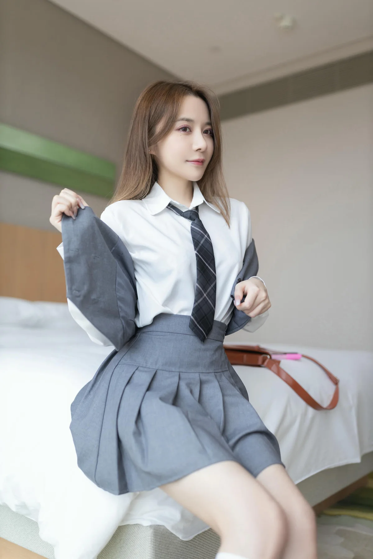 XiuRen 秀人 No.N019 鱼子酱Fish性感制服jk短裙 - 5