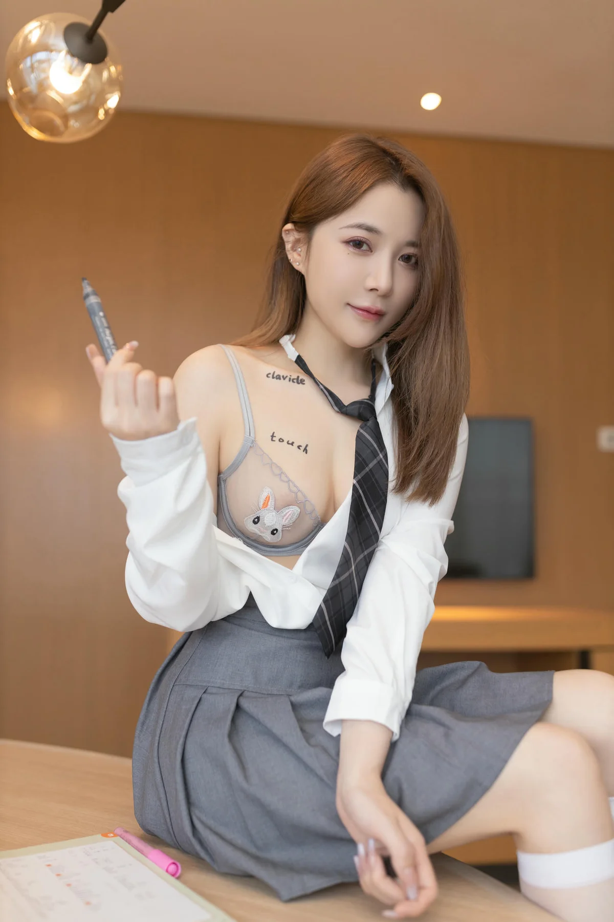 XiuRen 秀人 No.N019 鱼子酱Fish性感制服jk短裙 - 7