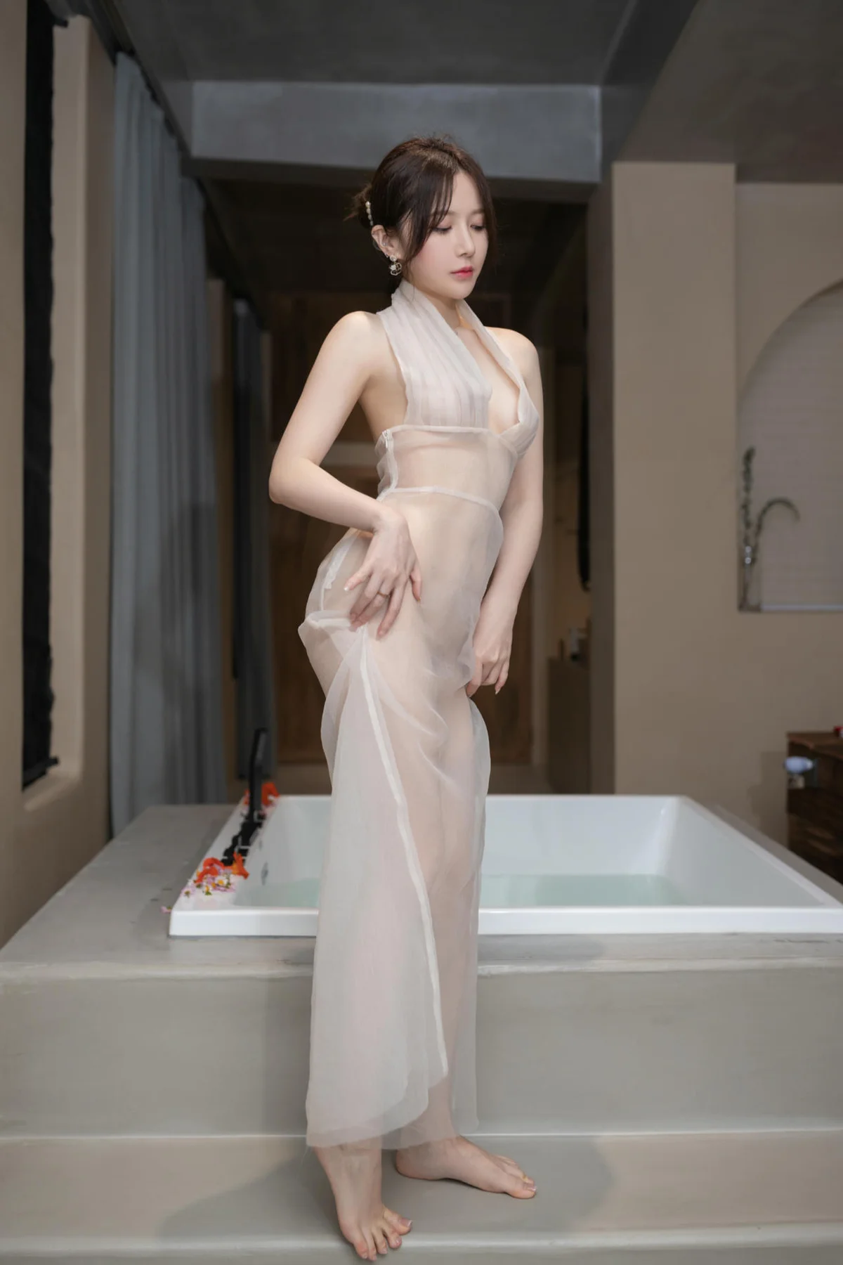 XiuRen 秀人 No.N021 鱼子酱Fish性感制服jk短裙 - 1