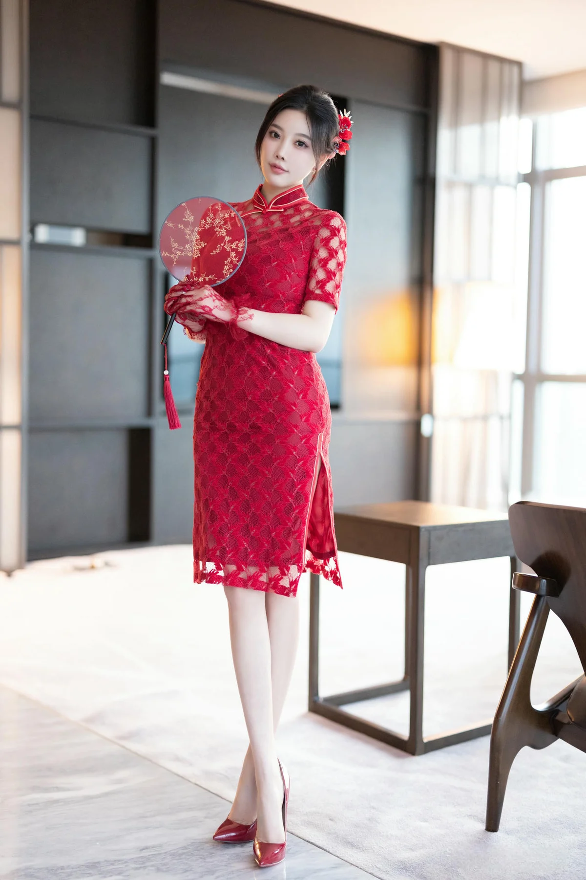 XiuRen 秀人 No.N033 杨晨晨红色蕾丝旗袍 - 1