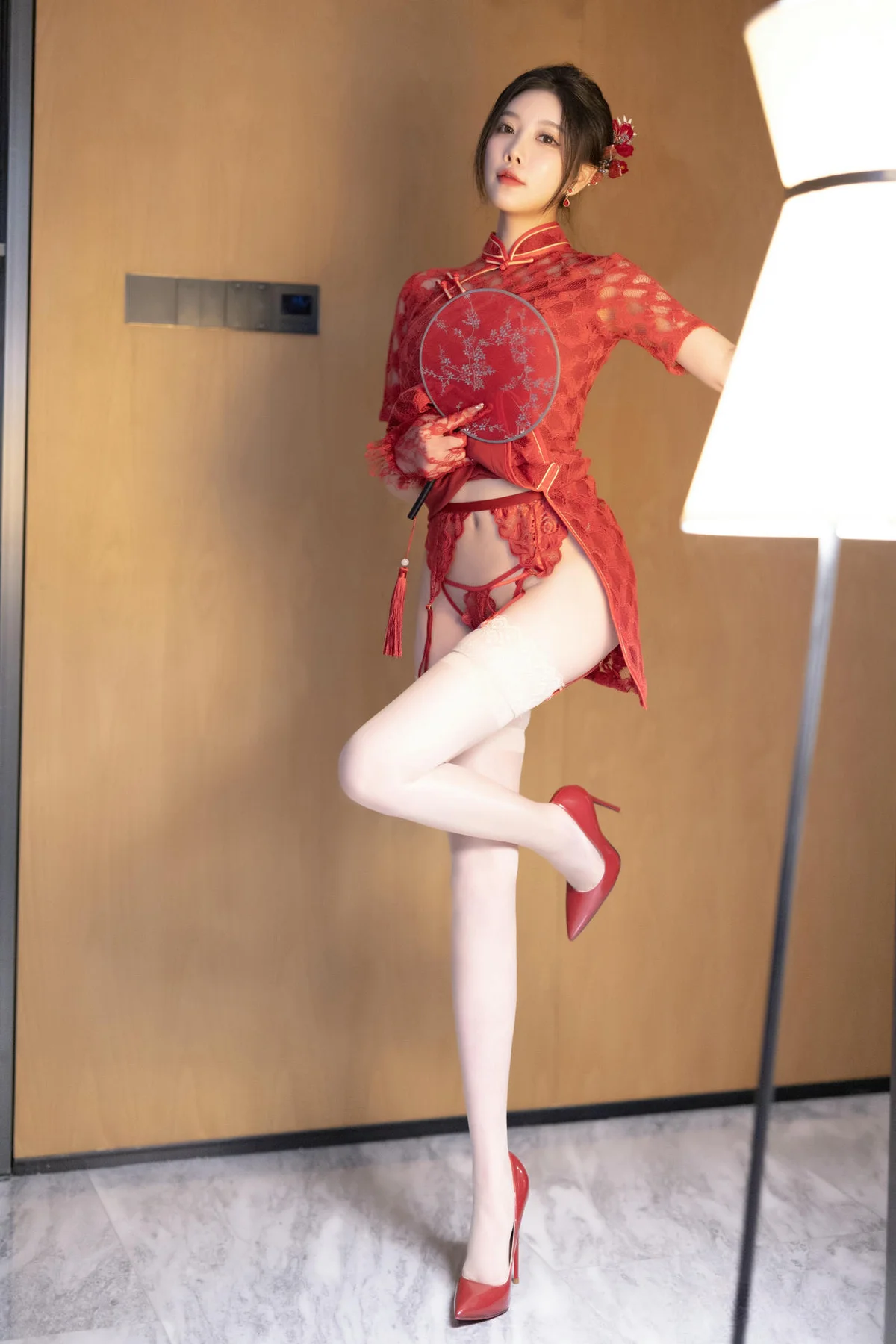 XiuRen 秀人 No.N033 杨晨晨红色蕾丝旗袍 - 2