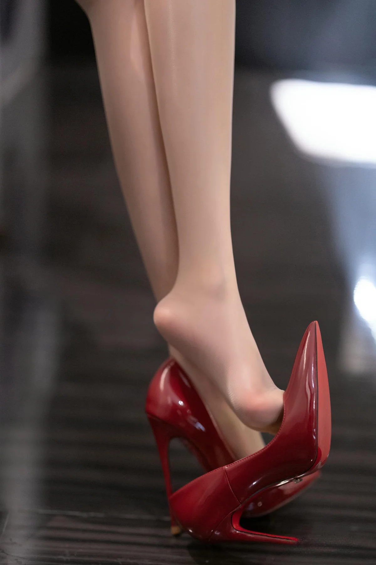 XiuRen 秀人 No.N033 杨晨晨红色蕾丝旗袍 - 3