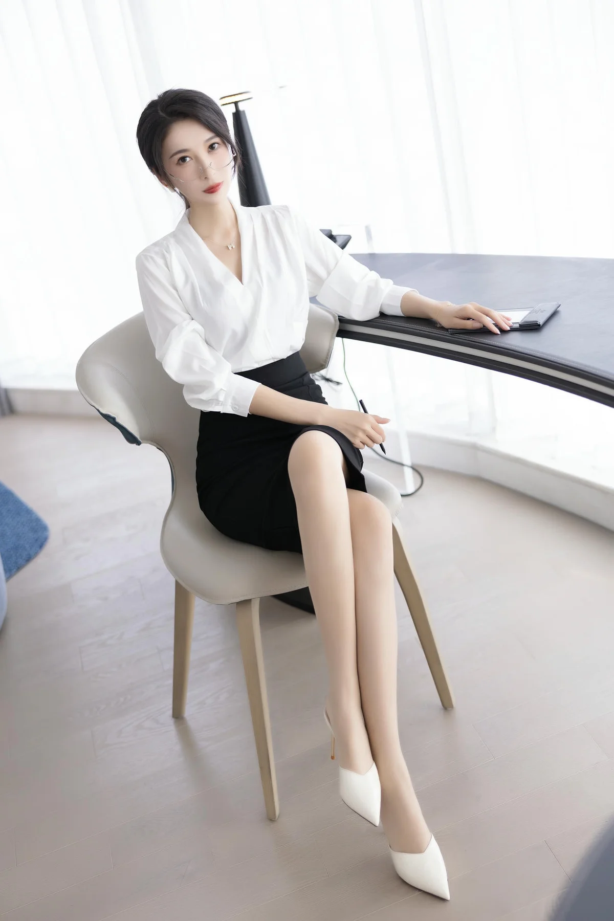 XiuRen 秀人 No.N051 林乐一办公室ol长腿写真 - 7
