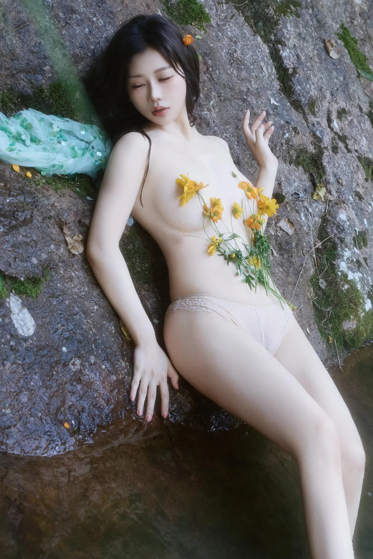 XiuRen 秀人 No.N055 尹甜甜湿身透视梦幻裙 - 1