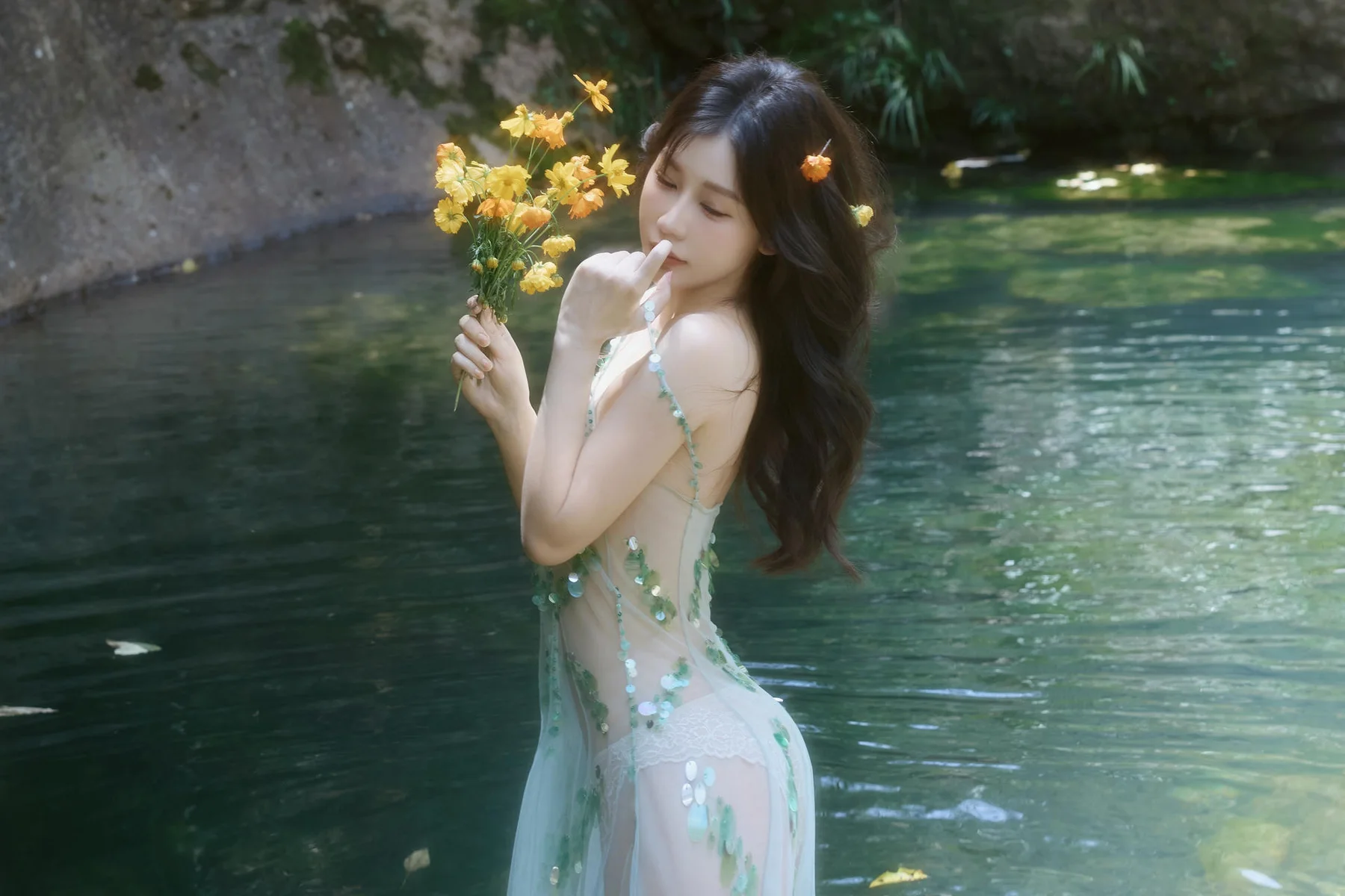 XiuRen 秀人 No.N055 尹甜甜湿身透视梦幻裙 - 6