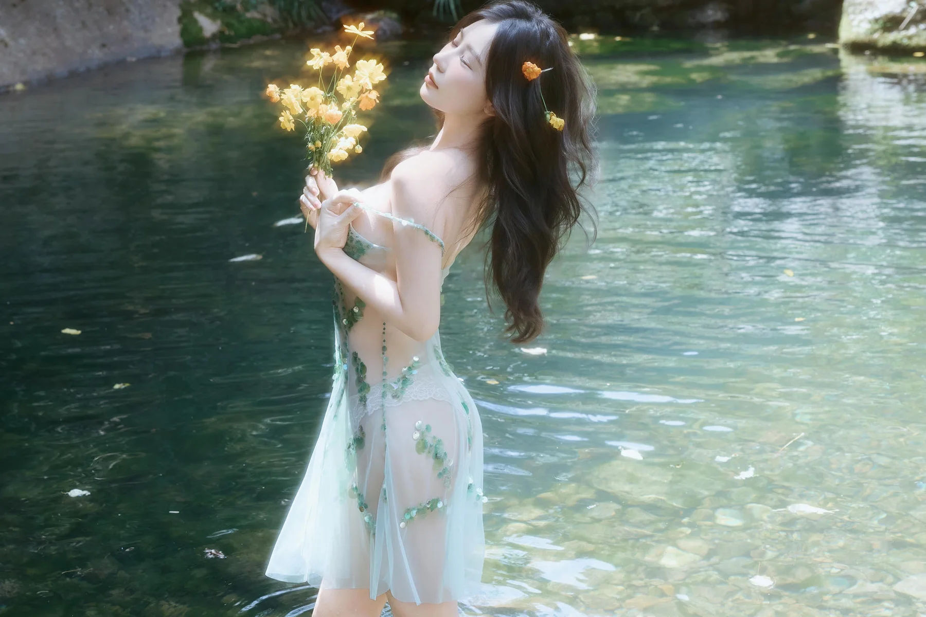 XiuRen 秀人 No.N055 尹甜甜湿身透视梦幻裙 - 10