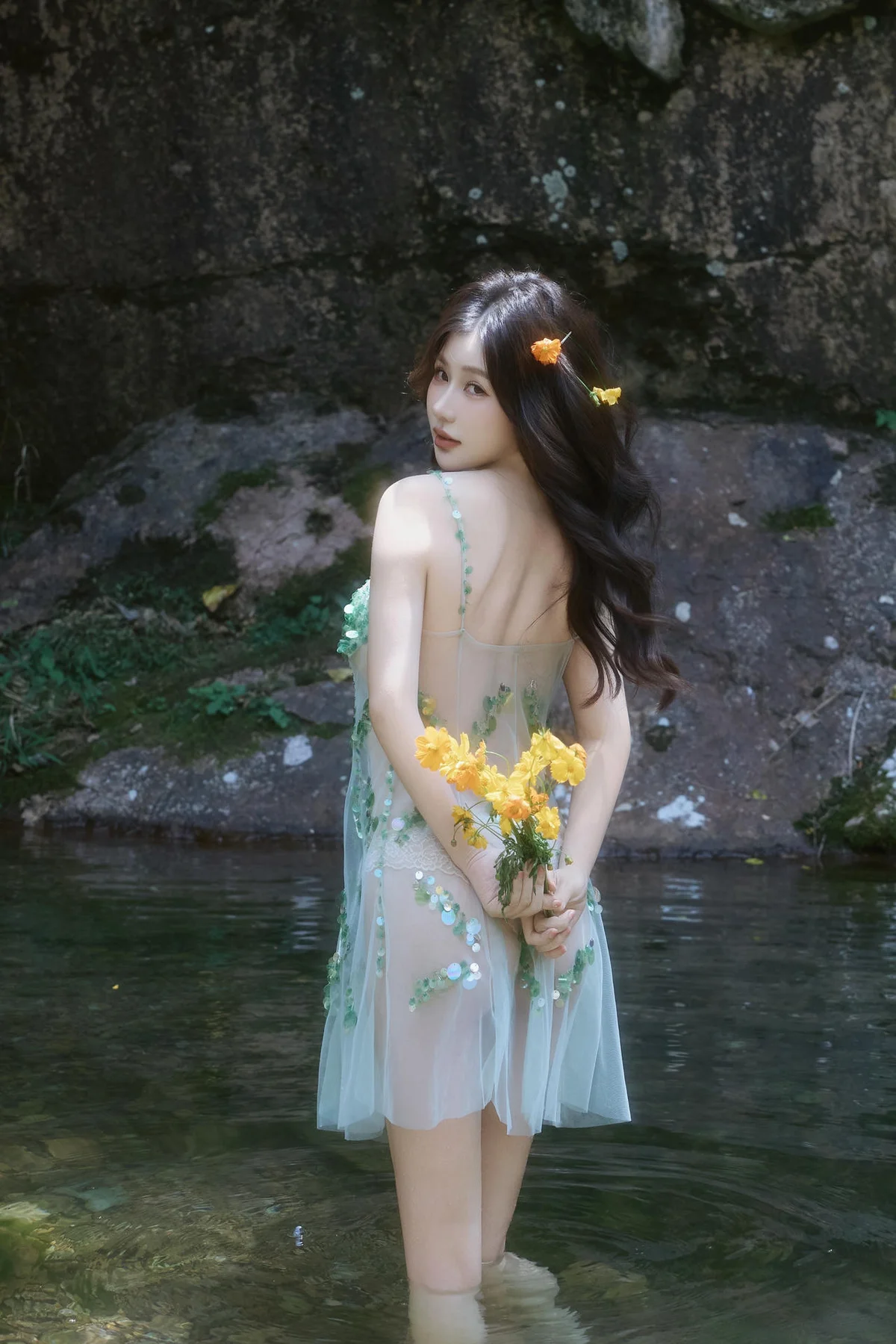 XiuRen 秀人 No.N055 尹甜甜湿身透视梦幻裙 - 1