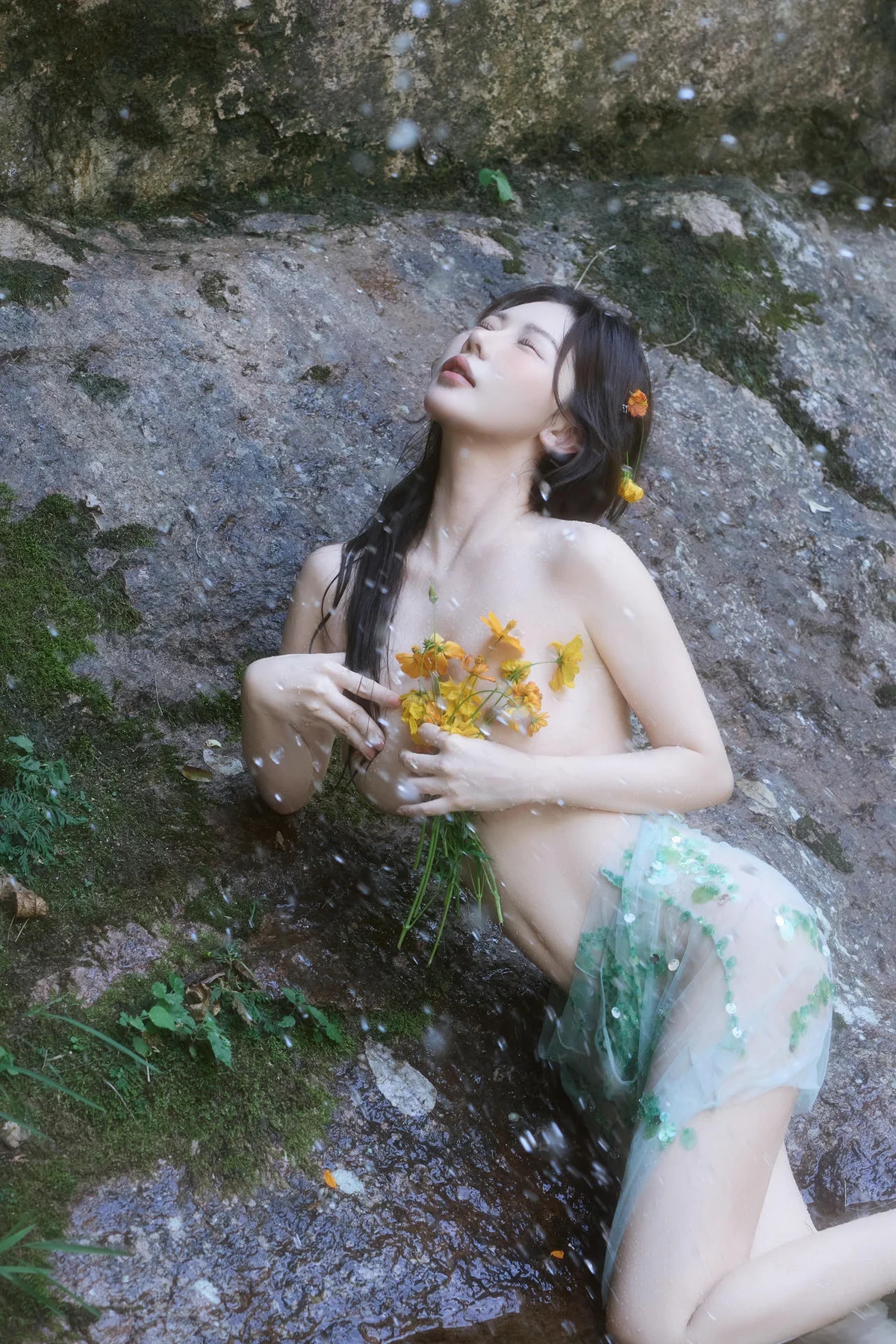 XiuRen 秀人 No.N055 尹甜甜湿身透视梦幻裙 - 1