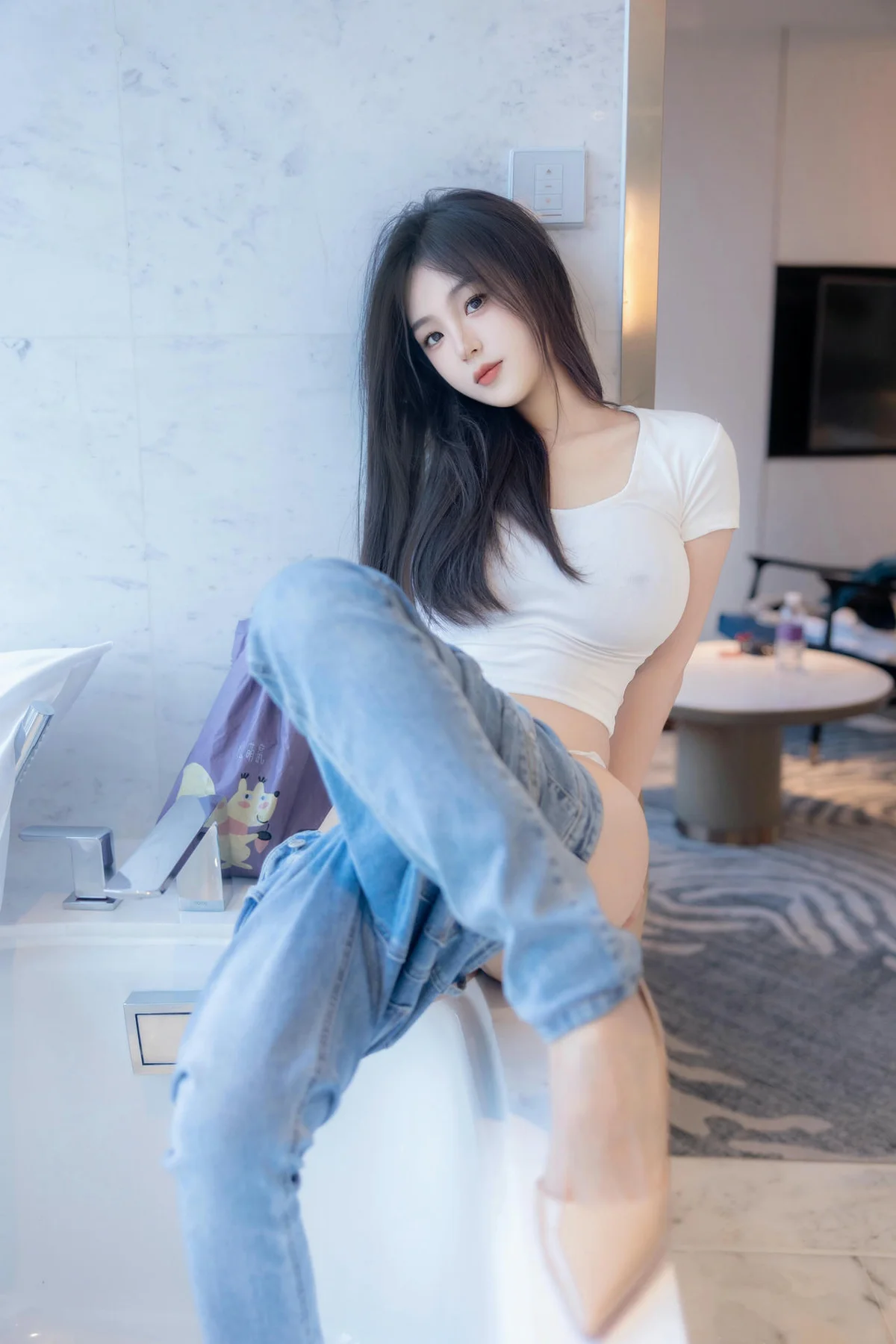 XiuRen 秀人 No.N057 周周不吃香菜紧身牛仔翘臀 - 10