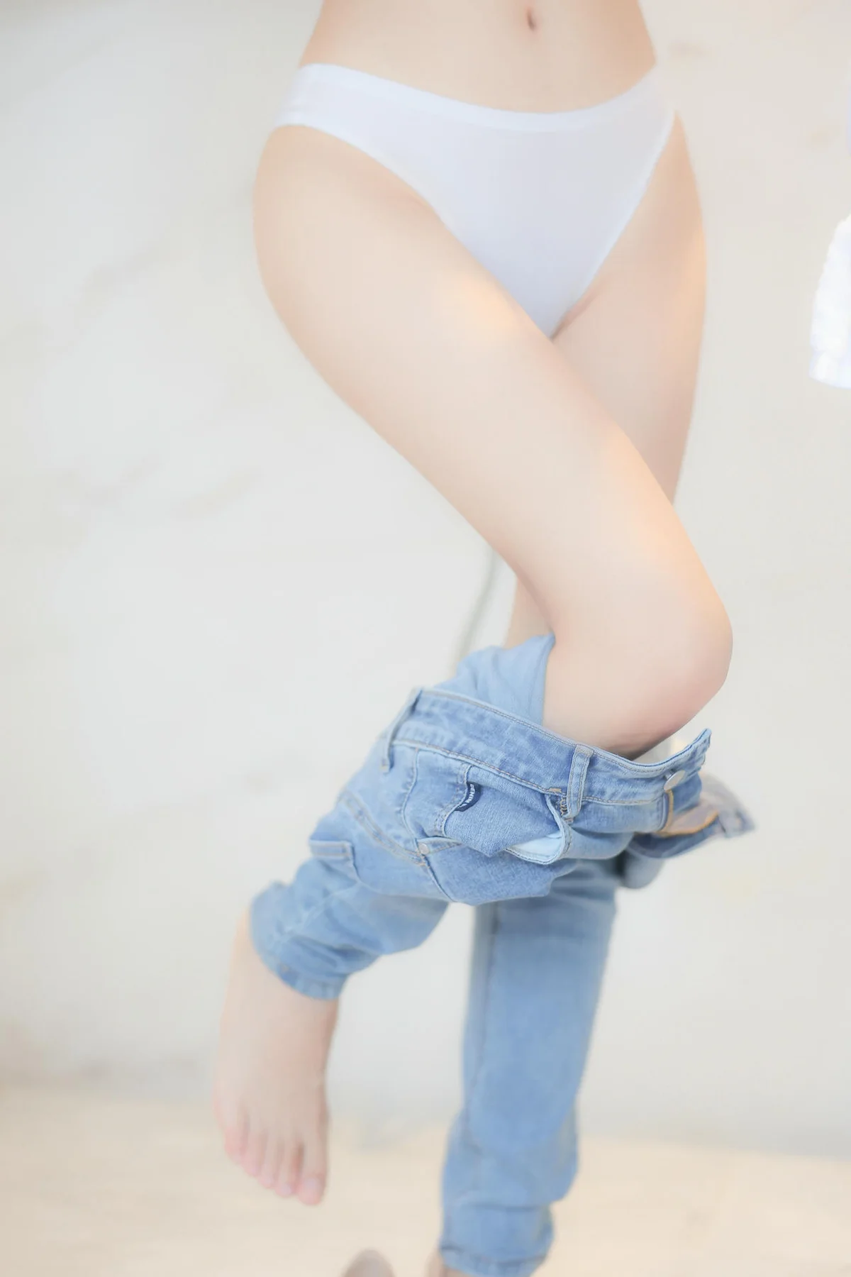 XiuRen 秀人 No.N057 周周不吃香菜紧身牛仔翘臀 - 4